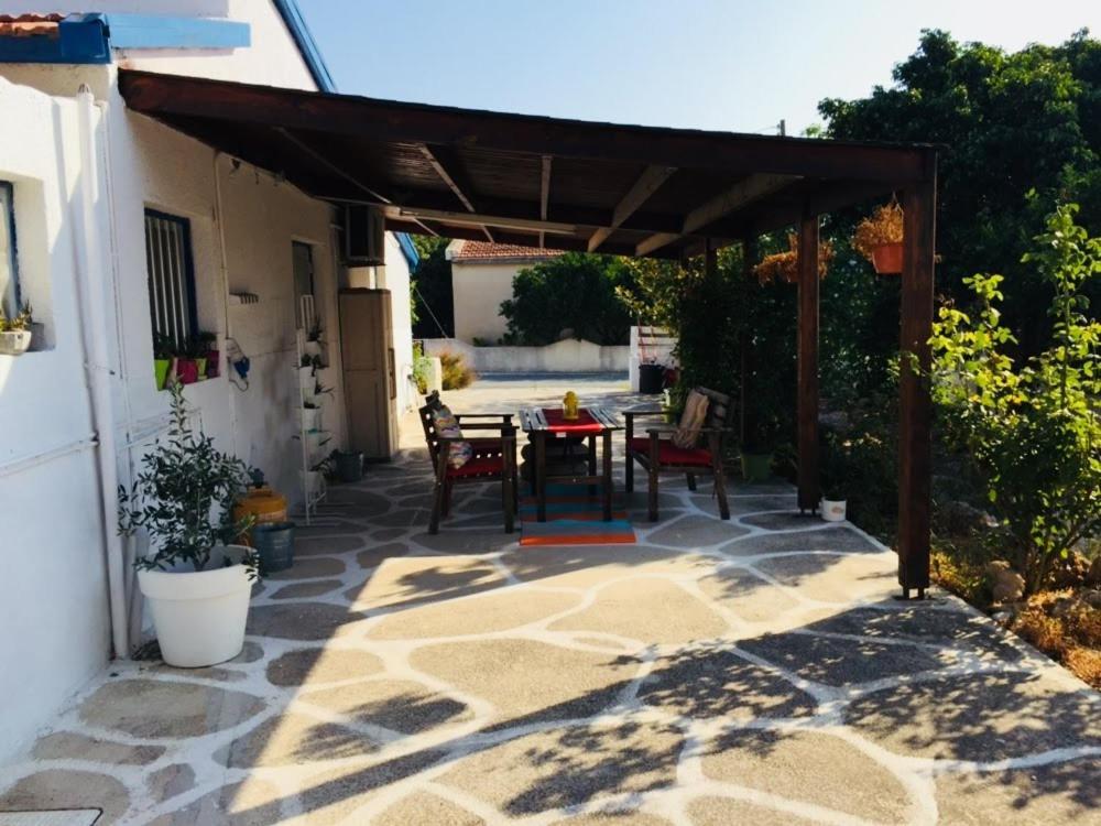 Artist Cottage In Dromolaxia Larnaca Exterior foto